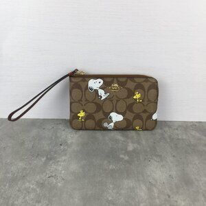Coach X Peanuts Corner Zip Wristlet Wallet With Snoopy & Woodstock